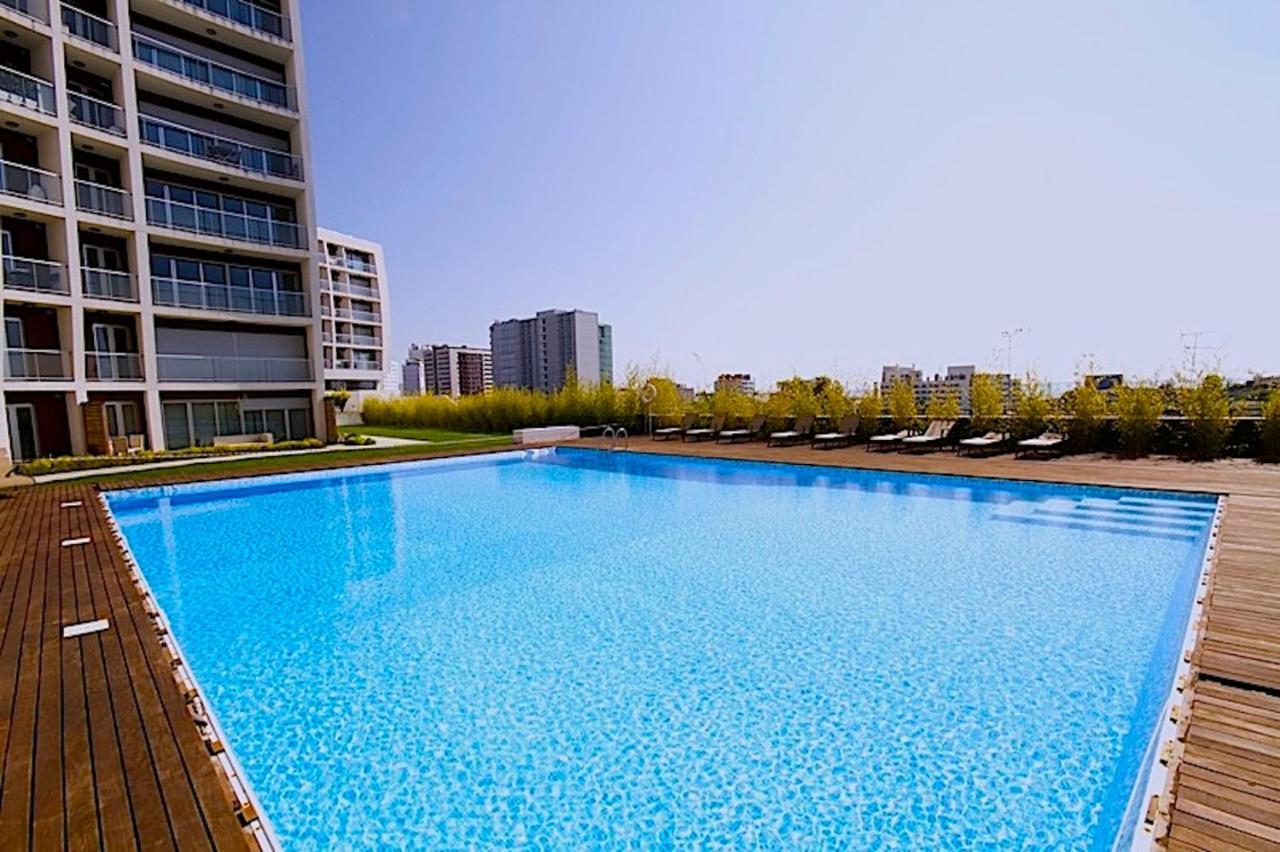 New Loft With Swimming Pool At Parque Das Nacoes! Lisbon Luaran gambar